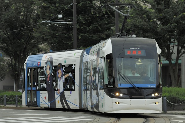 富山ライトレール、鉄道むすめラッピング電車の運行を開始