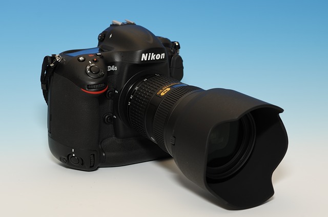 Nikon D4SとAF-S24-70/2.8Gセット